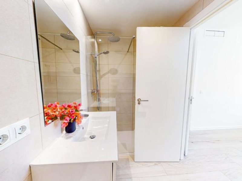 Marina real iii denia bathroom